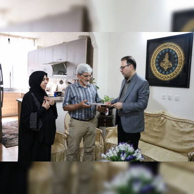 دیدار رئیس پارک علم و فناوری مرکزی با خانواده شهیده دکتر مهسا طاهری