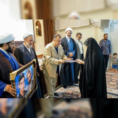تجلیل از دانشجویان برگزیده فرزندان شهدا در دانشگاه قم