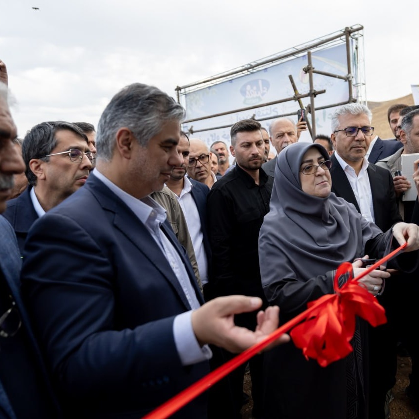 نیروگاه خورشیدی ۶ مگاواتی اراک با اجرای شرکت فناور پارک علموفناوری مرکزی افتتاح شد