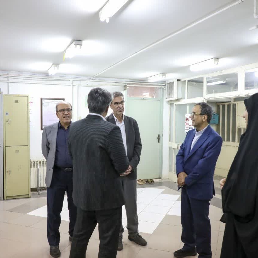 گفت‌وگوی بی‌واسطه معاون آموزشی وزیر علوم با دانشجویان در خوابگاه‌های دانشگاه شیراز