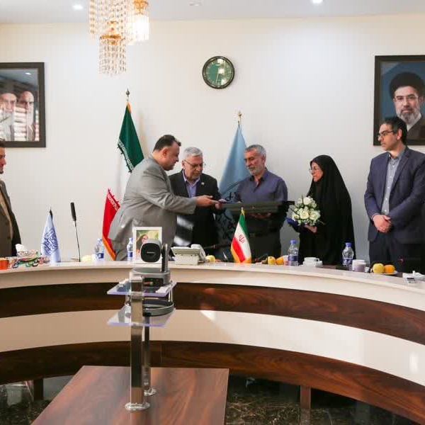 مدرک دانش‌آموختگی شهیده نرجس شیخ‌پور شیرازی به خانواده ایشان اعطا شد