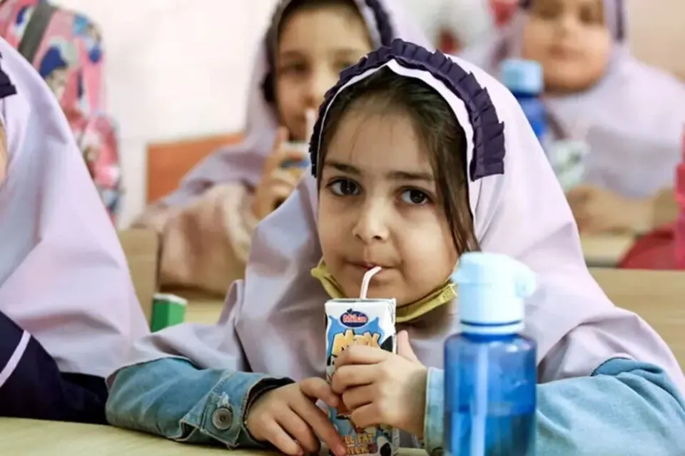نظارت سازمان غذا و دارو بر سلامت شیر مدارس