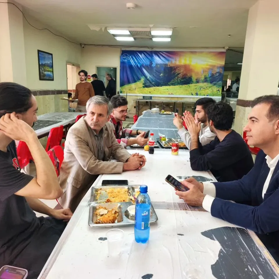 حضور میدانی رئیس دانشگاه خوارزمی برای پیگیری مطالبات دانشجویان و ارتقای کیفیت تغذیه